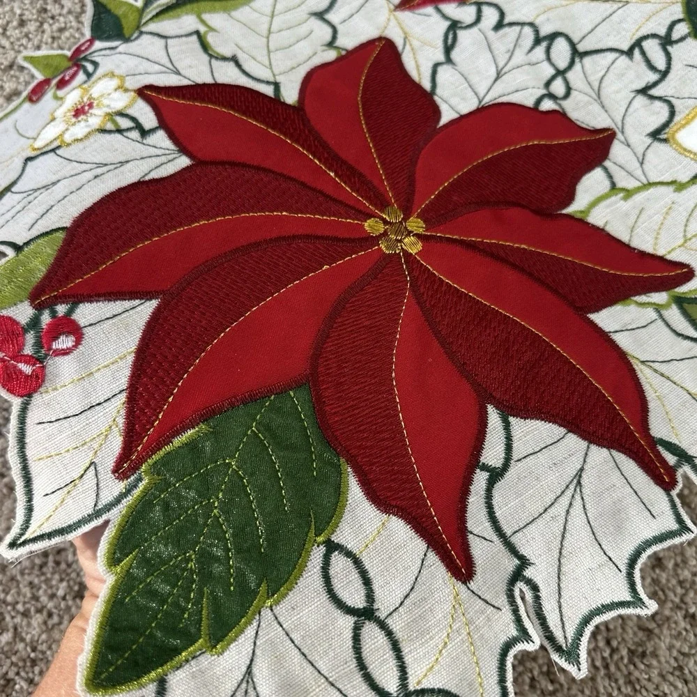 Lot Vintage Christmas Cutwork Embroidered Tablecloth Runner Placemats Poinsettia